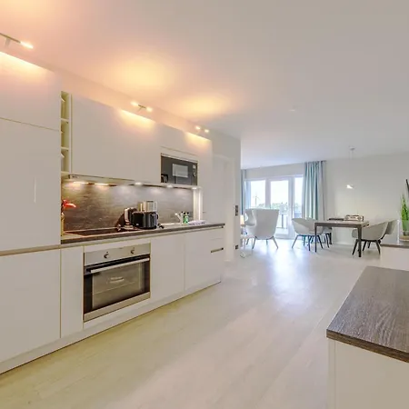 Strandlounge - 5 Sterne-wohnung Mit Xxl-balkon, Wellness & Boddenblick